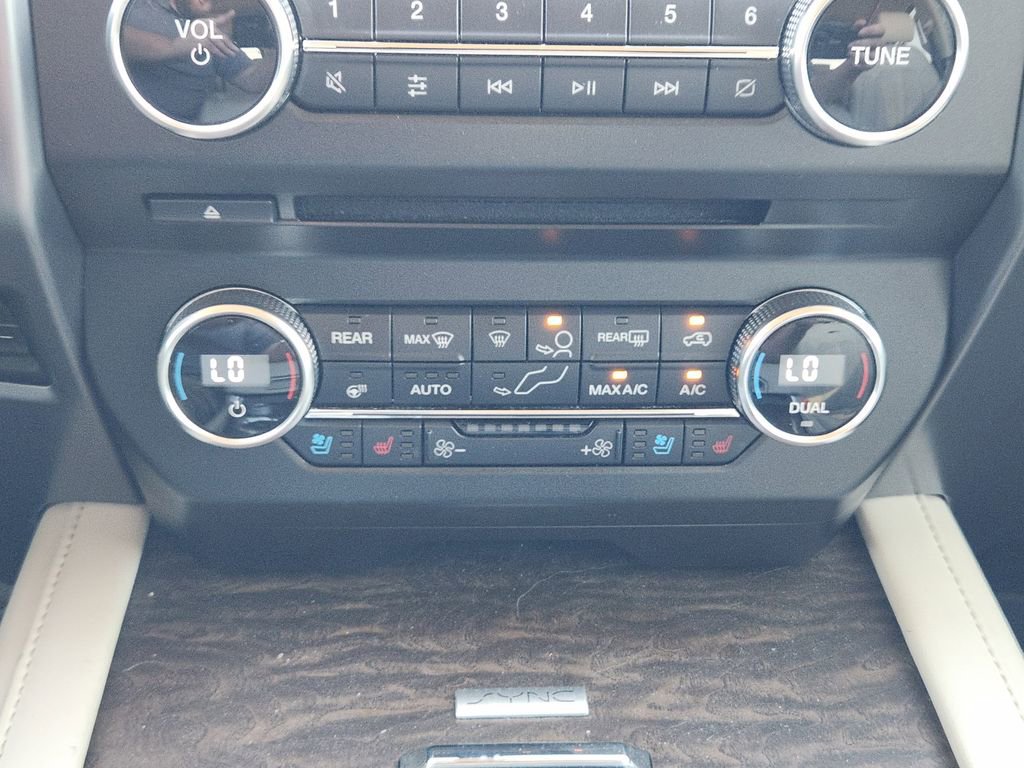 Certified 2018 Ford Expedition Platinum image 18