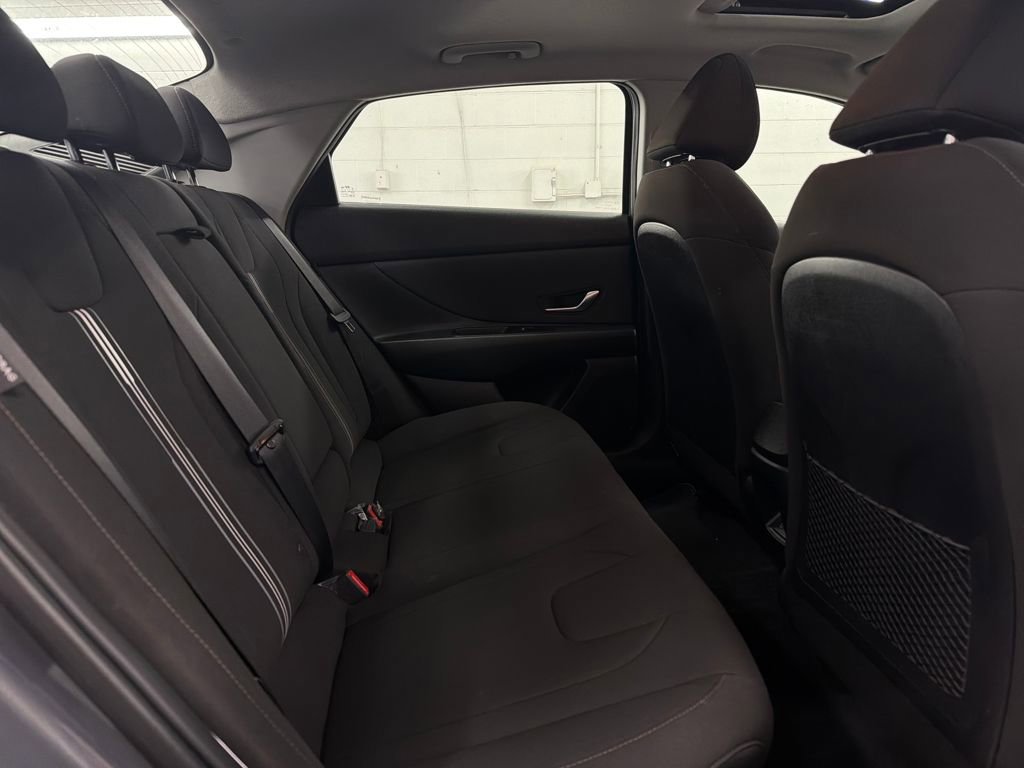 Used 2025 Hyundai Elantra SEL image 32
