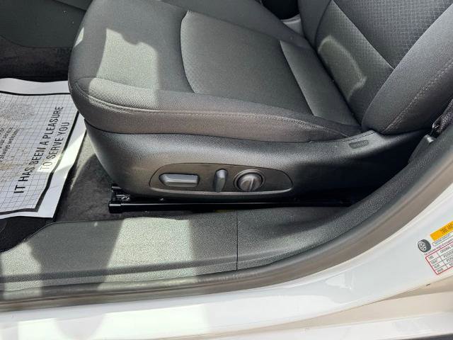 Used 2025 Chevrolet Malibu LT FWD image 11
