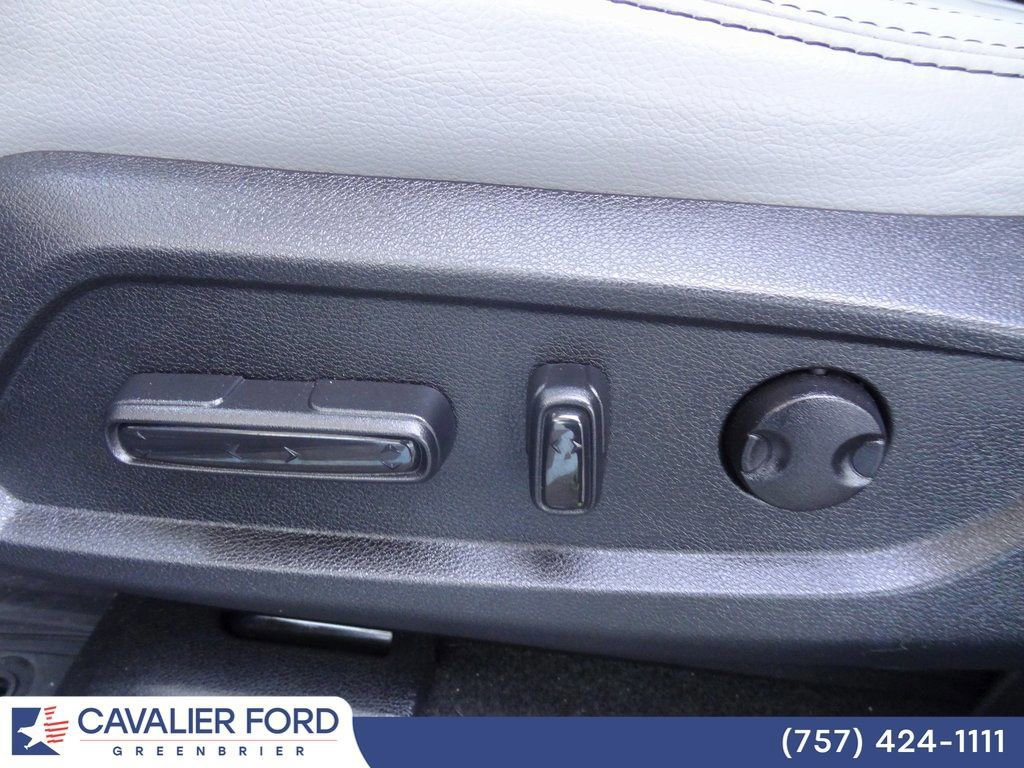 Used 2025 Honda Pilot Touring image 11