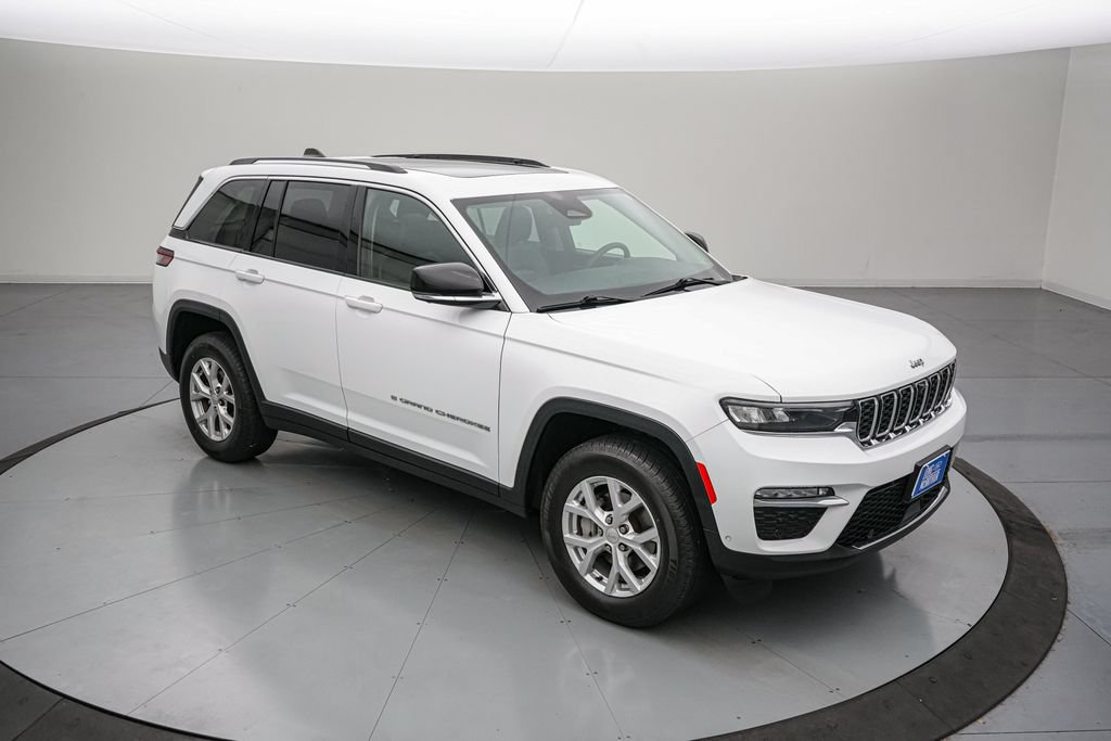 Used 2023 Jeep Grand Cherokee Limited w/ Luxury Tech Group II AWD/4WD image 2