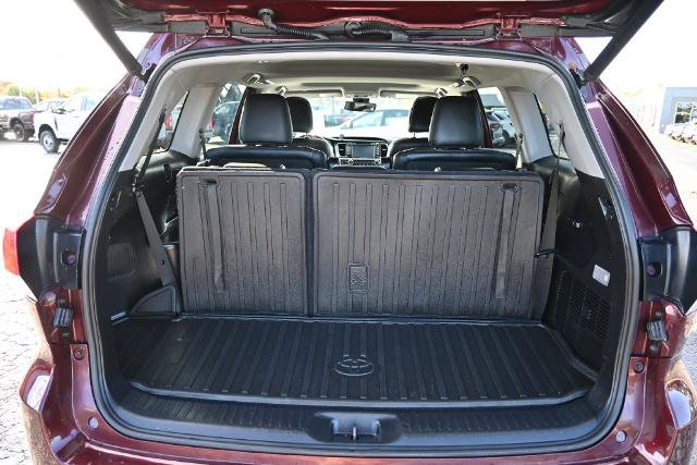 Used 2019 Toyota Highlander XLE AWD/4WD image 12