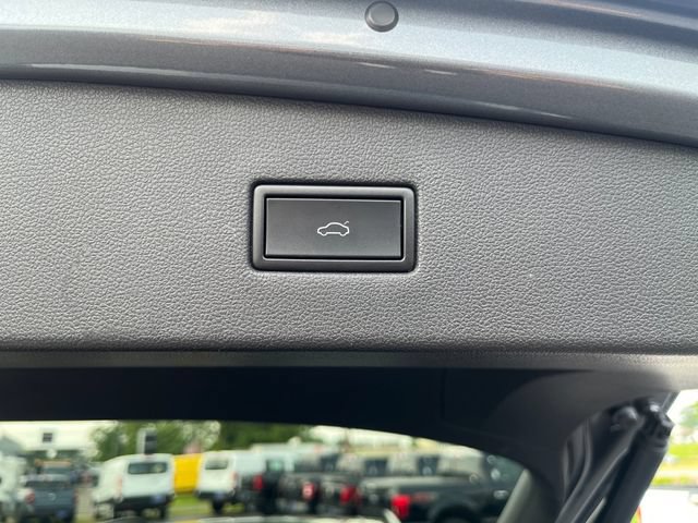 Used 2019 Volkswagen Tiguan SEL Premium R-Line AWD/4WD image 22