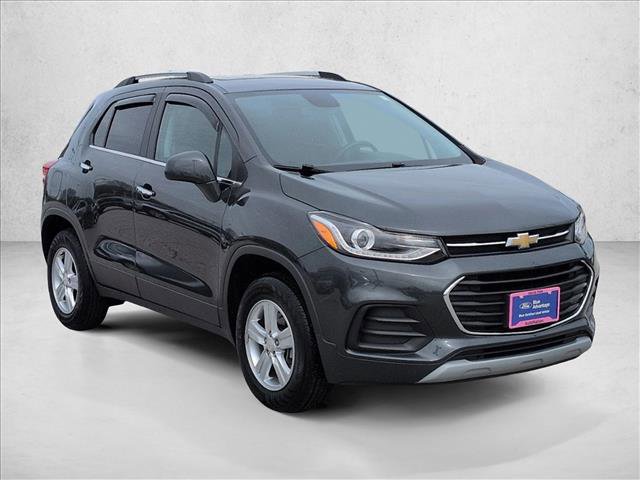 Used 2020 Chevrolet Trax LT w/ Sun & Sound Package AWD/4WD image 3