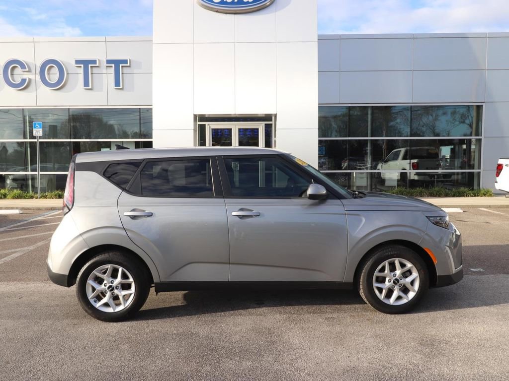 Used 2025 Kia Soul LX w/ LX Technology Package image 15