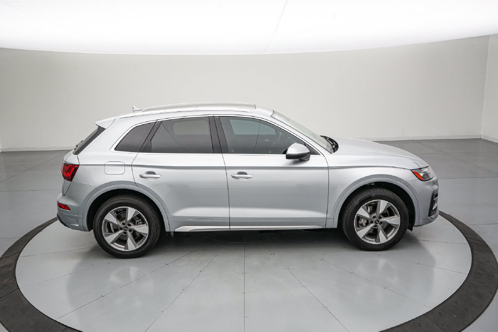 Used 2023 Audi Q5 2.0T Premium Plus w/ Premium Plus Package AWD/4WD image 3