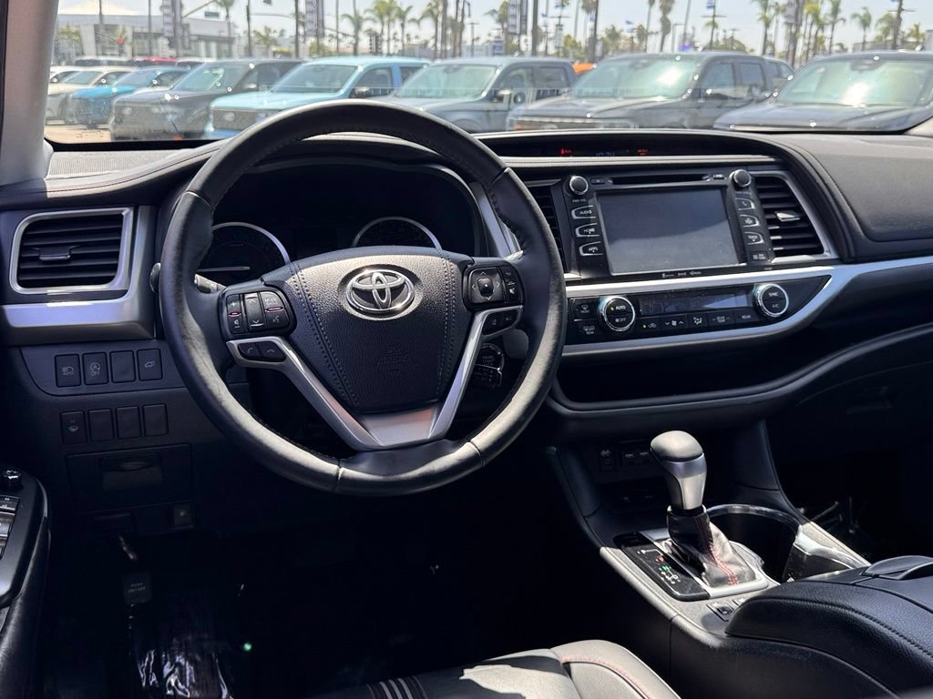 Used 2019 Toyota Highlander SE FWD image 29