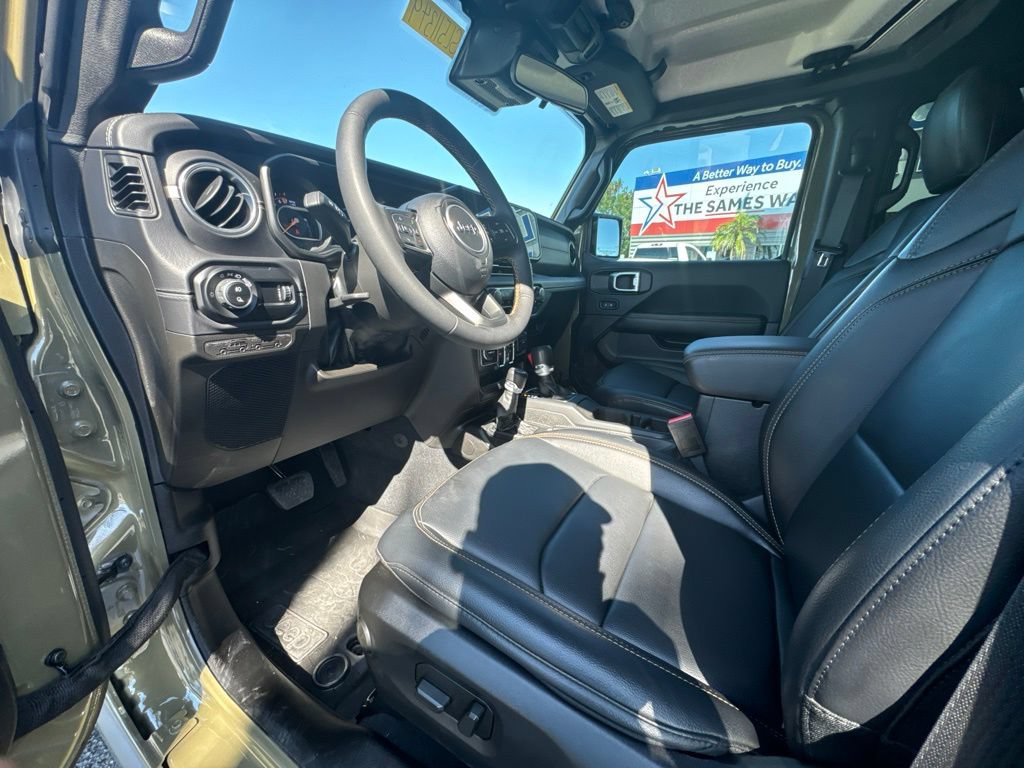 Used 2025 Jeep Gladiator Sport AWD/4WD image 13
