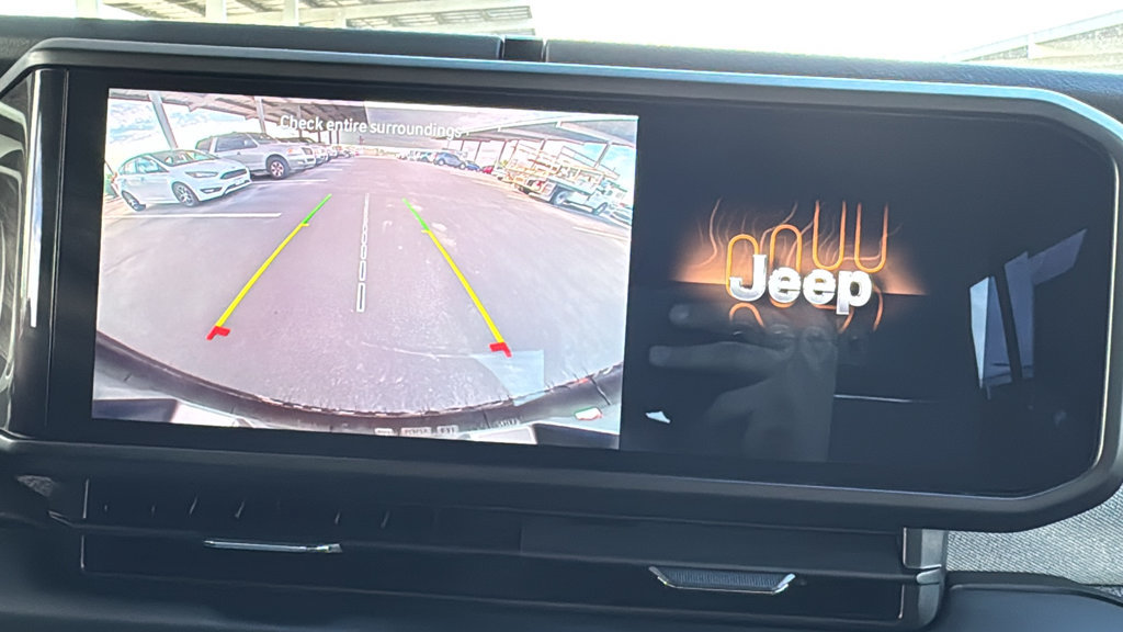 Used 2026 Jeep Wrangler Unlimited Sahara AWD/4WD image 18