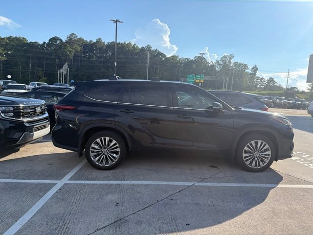 Used 2024 Toyota Highlander Platinum AWD/4WD image 11