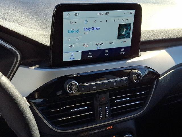 Certified 2022 Ford Escape SE w/ SE Sport Appearance Package image 16