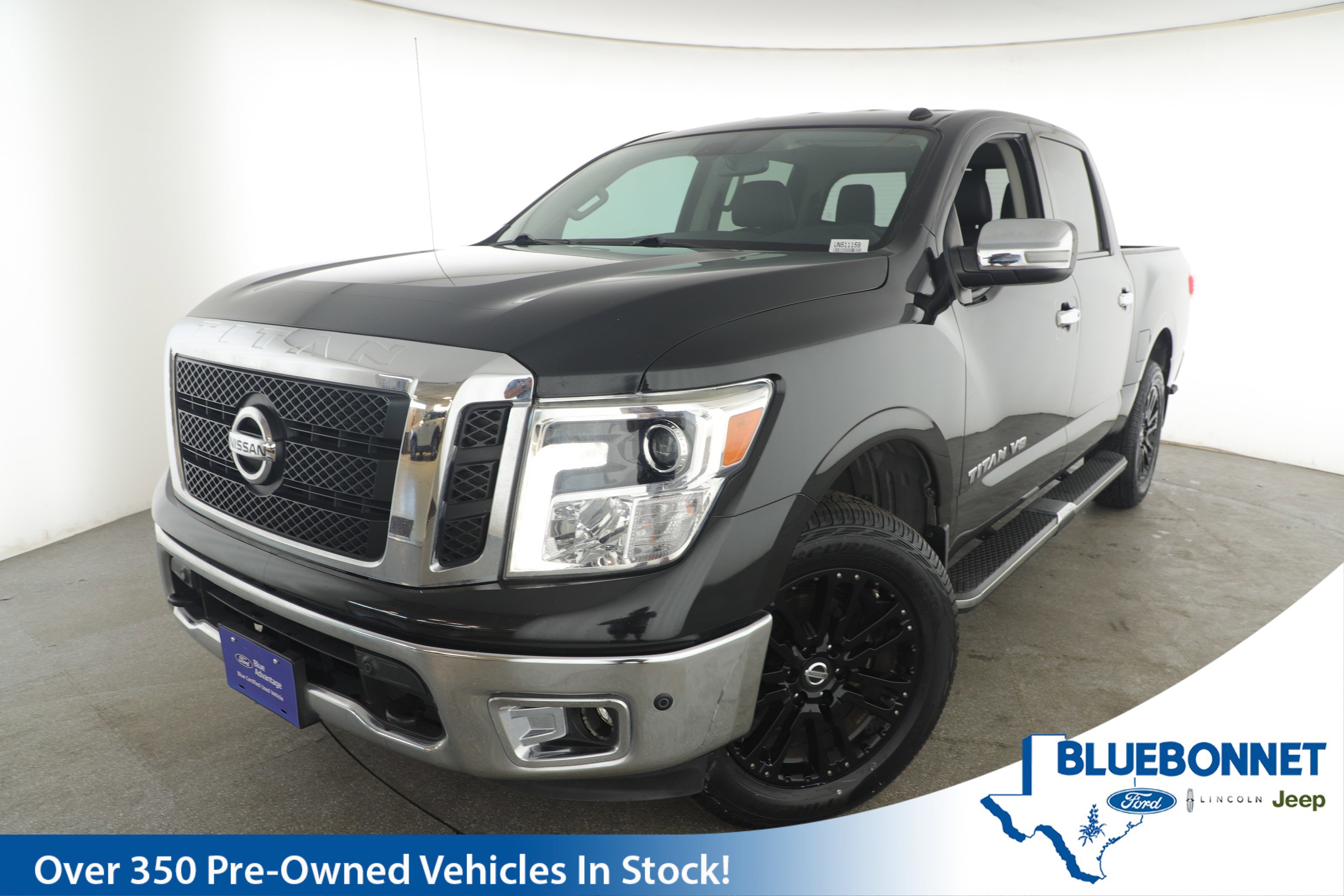 Used 2019 Nissan Titan SL image 1