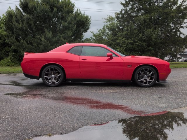 Used 2019 Dodge Challenger R/T RWD image 3