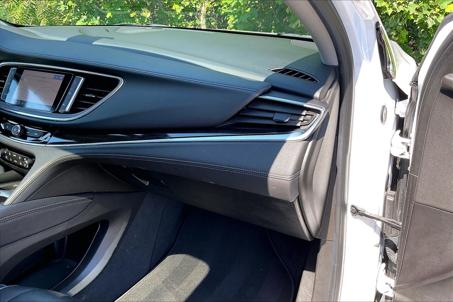 Used 2020 Buick Enclave Avenir w/ Avenir Technology Package AWD/4WD image 16
