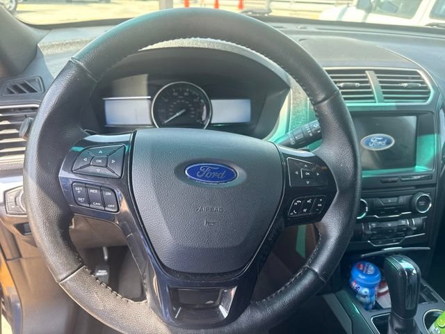 Certified 2017 Ford Explorer XLT w/ Equipment Group 202A FWD image 28