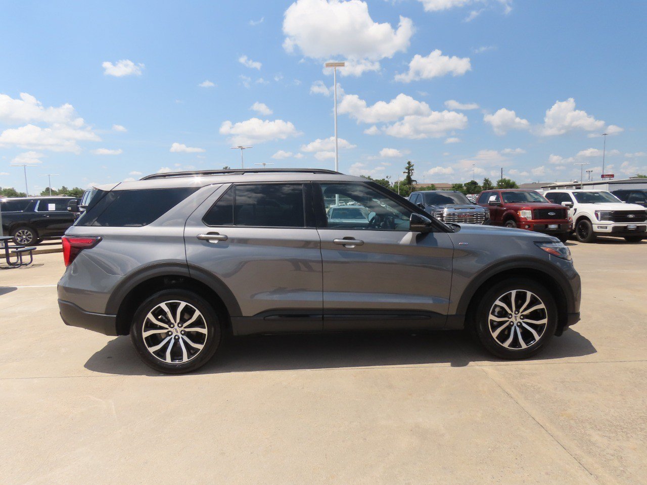 Certified 2025 Ford Explorer ST-Line AWD/4WD image 10