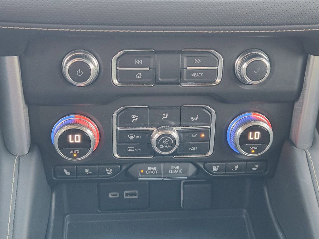 Used 2022 GMC Yukon SLT w/ SLT Premium Package image 18