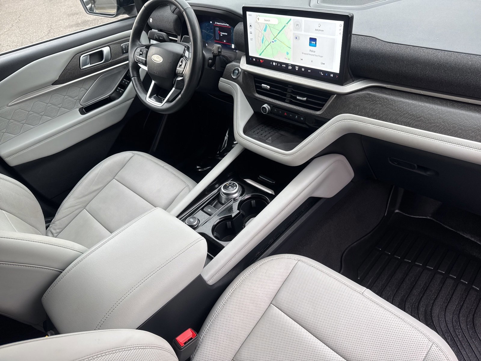 Certified 2025 Ford Explorer Platinum w/ LUX Leather Package image 39