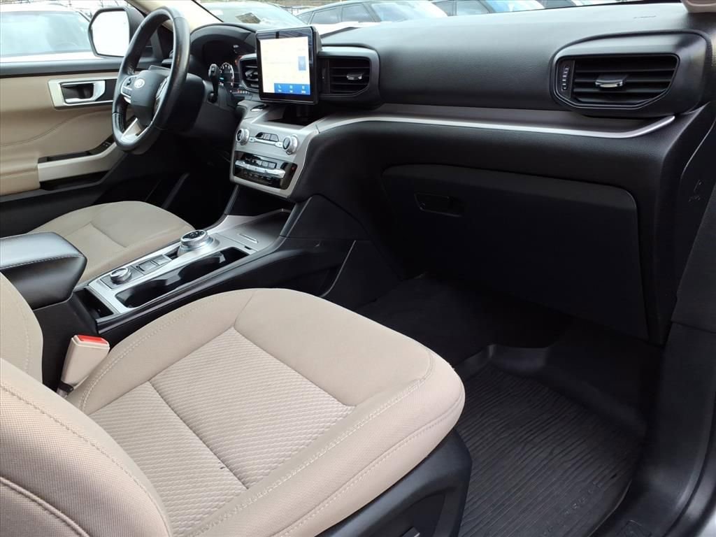 Certified 2022 Ford Explorer XLT w/ Class IV Trailer Tow Package image 9