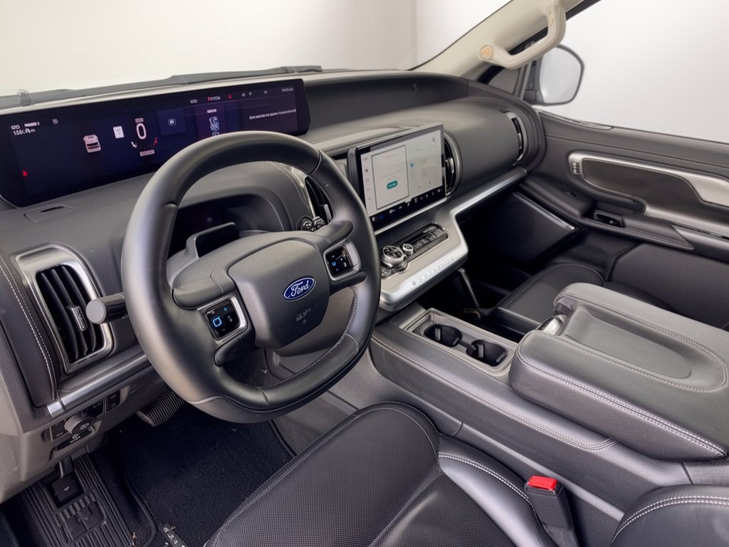 Certified 2025 Ford Expedition Max Platinum AWD/4WD image 4