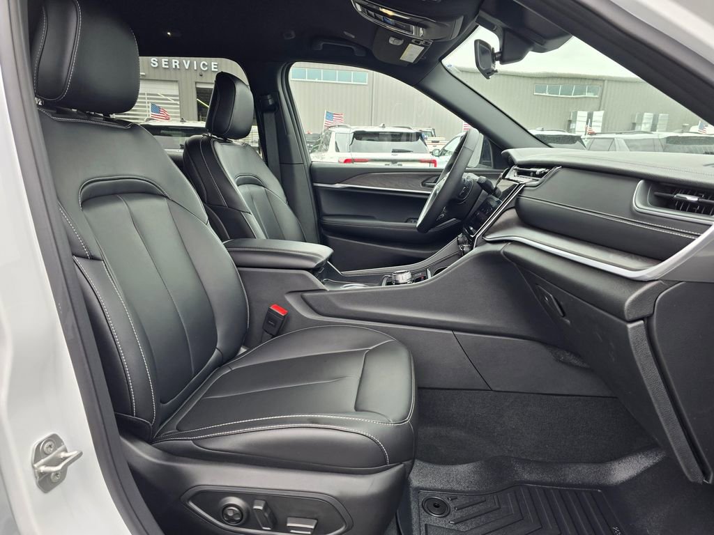 Used 2025 Jeep Grand Cherokee L Limited w/ Trailer Tow Package image 15