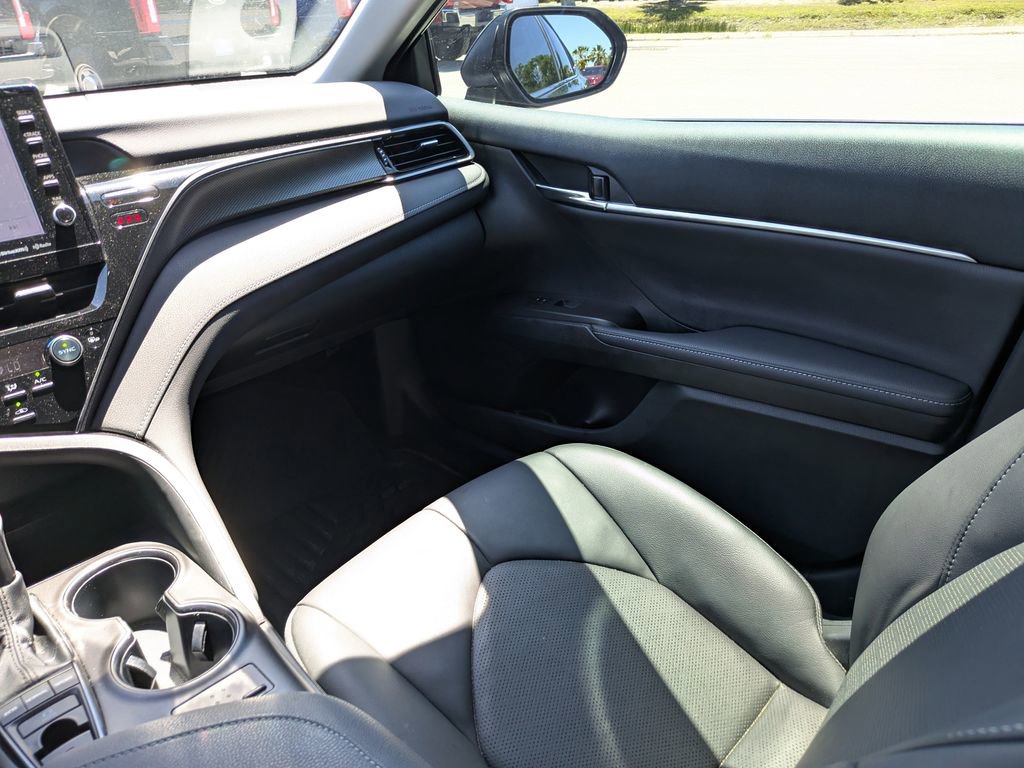 Used 2022 Toyota Camry XSE FWD image 16