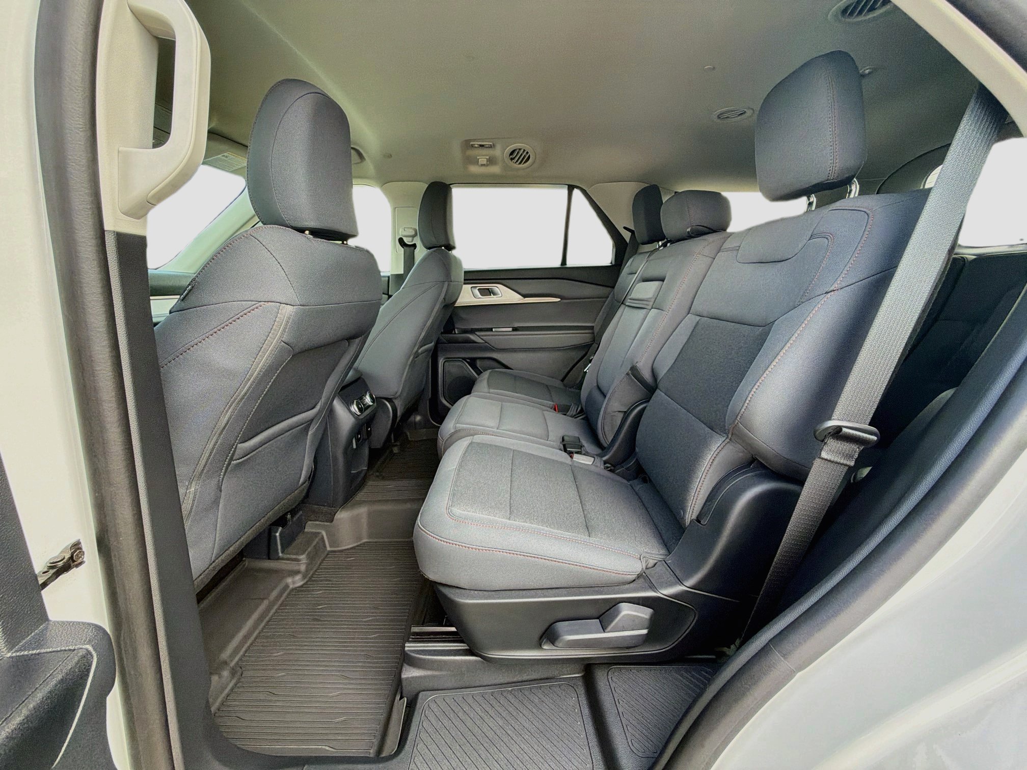 Certified 2025 Ford Explorer Active RWD image 24