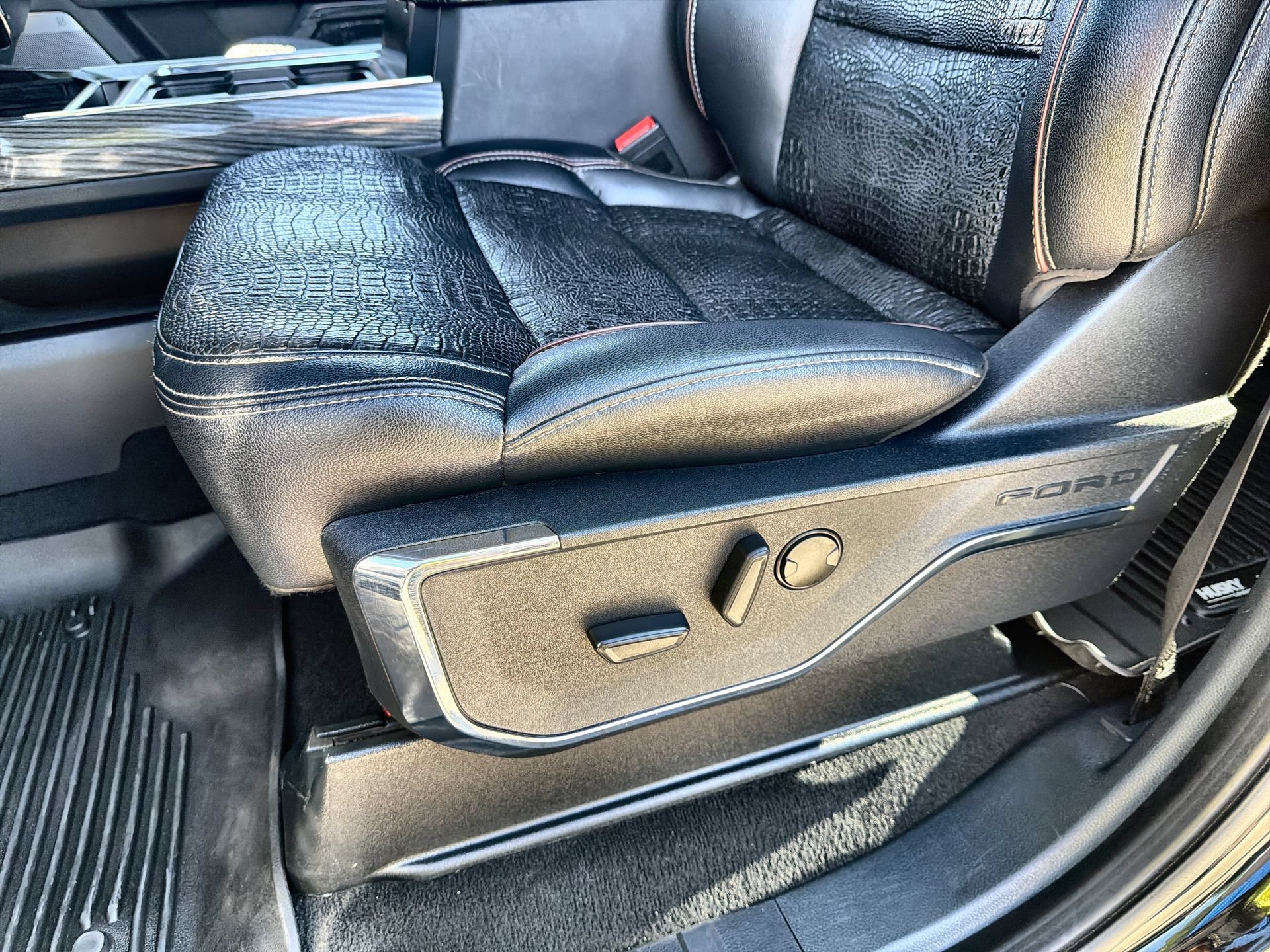 Certified 2023 Ford F450 Lariat w/ Lariat Ultimate Package AWD/4WD image 12