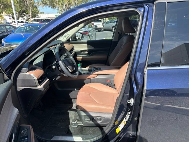 Used 2025 Toyota Grand Highlander AWD image 15
