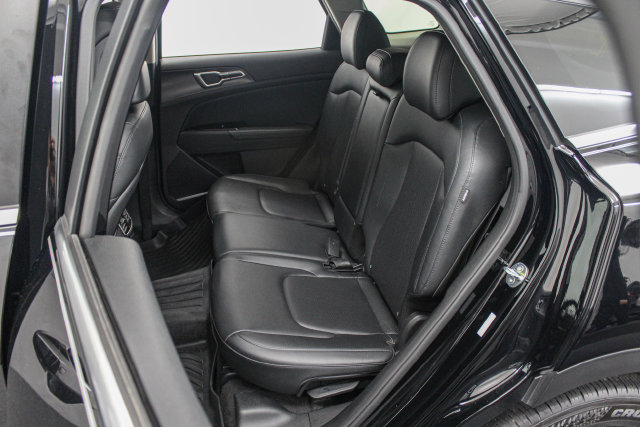 Used 2025 Kia Sportage EX FWD image 19