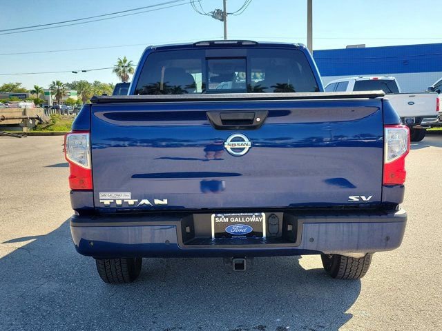 Used 2021 Nissan Titan SV w/ SV Convenience Package image 3