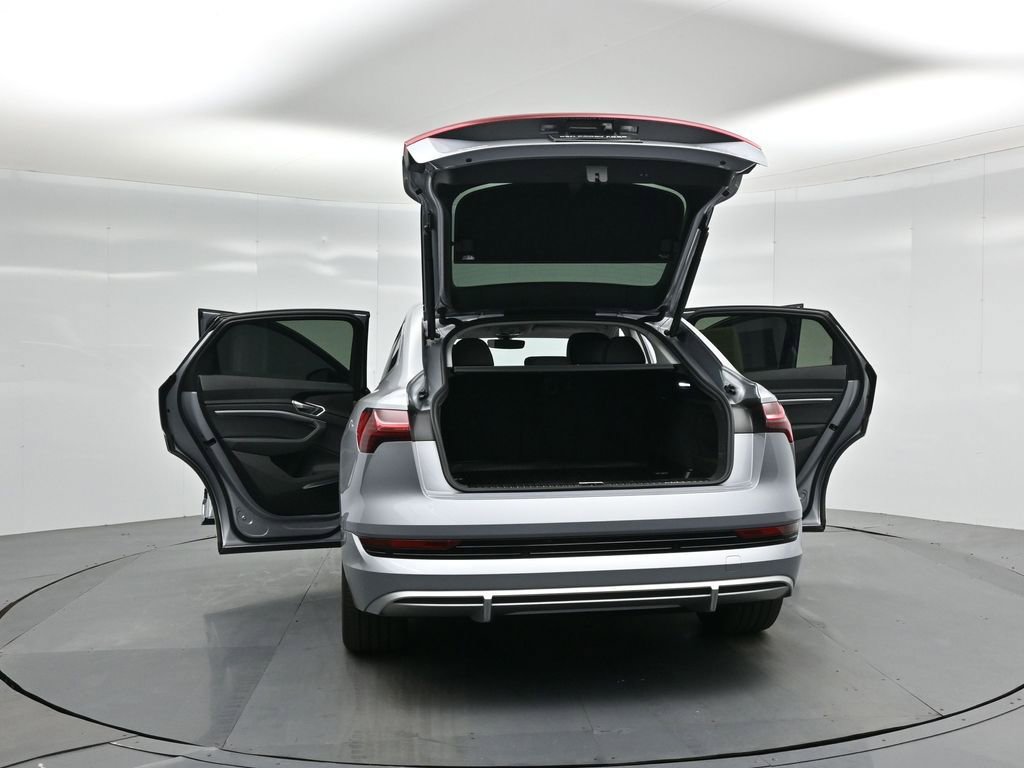 Used 2022 Audi e-tron Premium Plus image 35