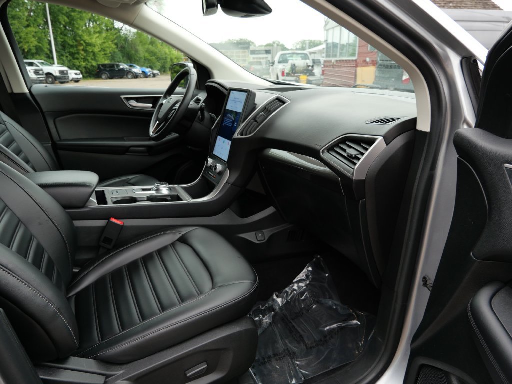 Certified 2024 Ford Edge SEL w/ Convenience Package AWD/4WD image 10