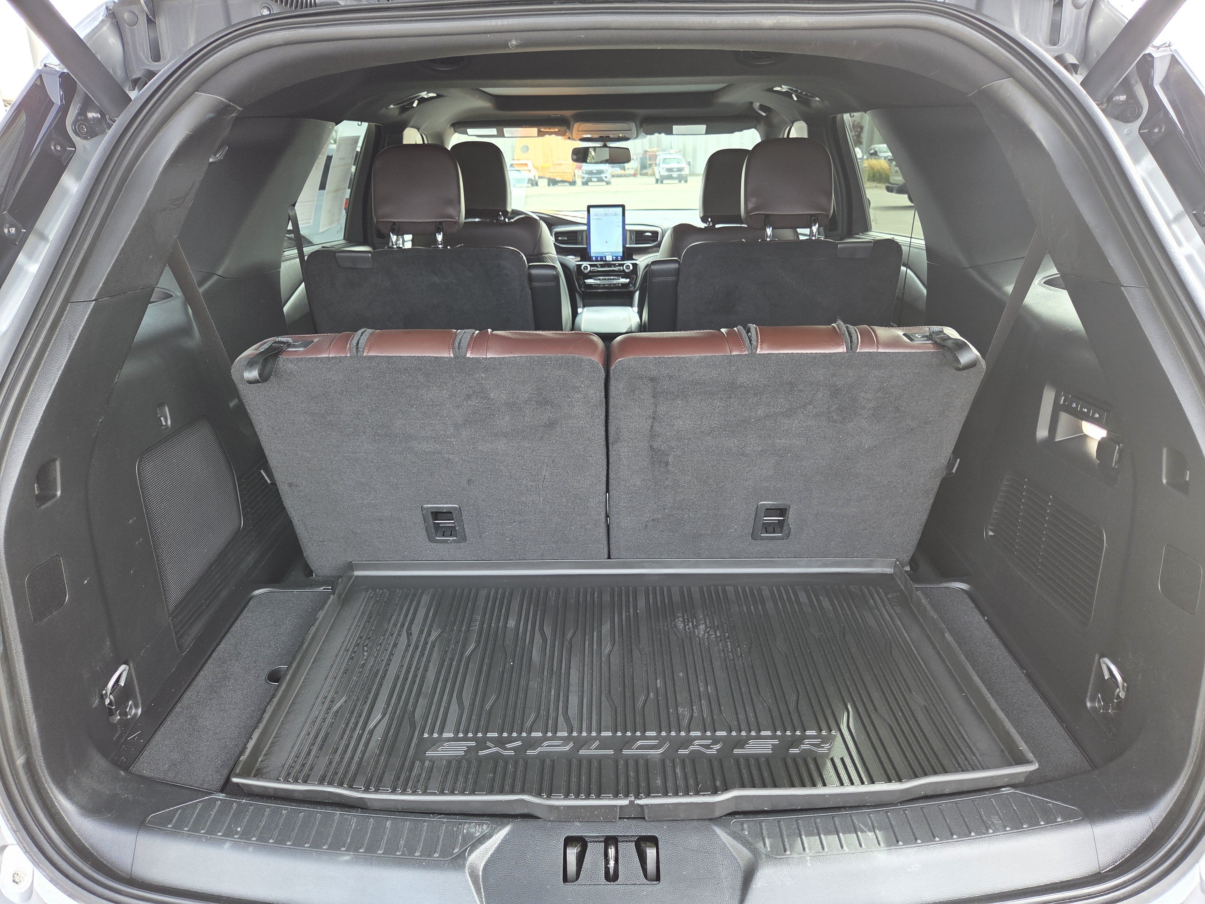 Certified 2023 Ford Explorer Platinum w/ Technology Package AWD/4WD image 12
