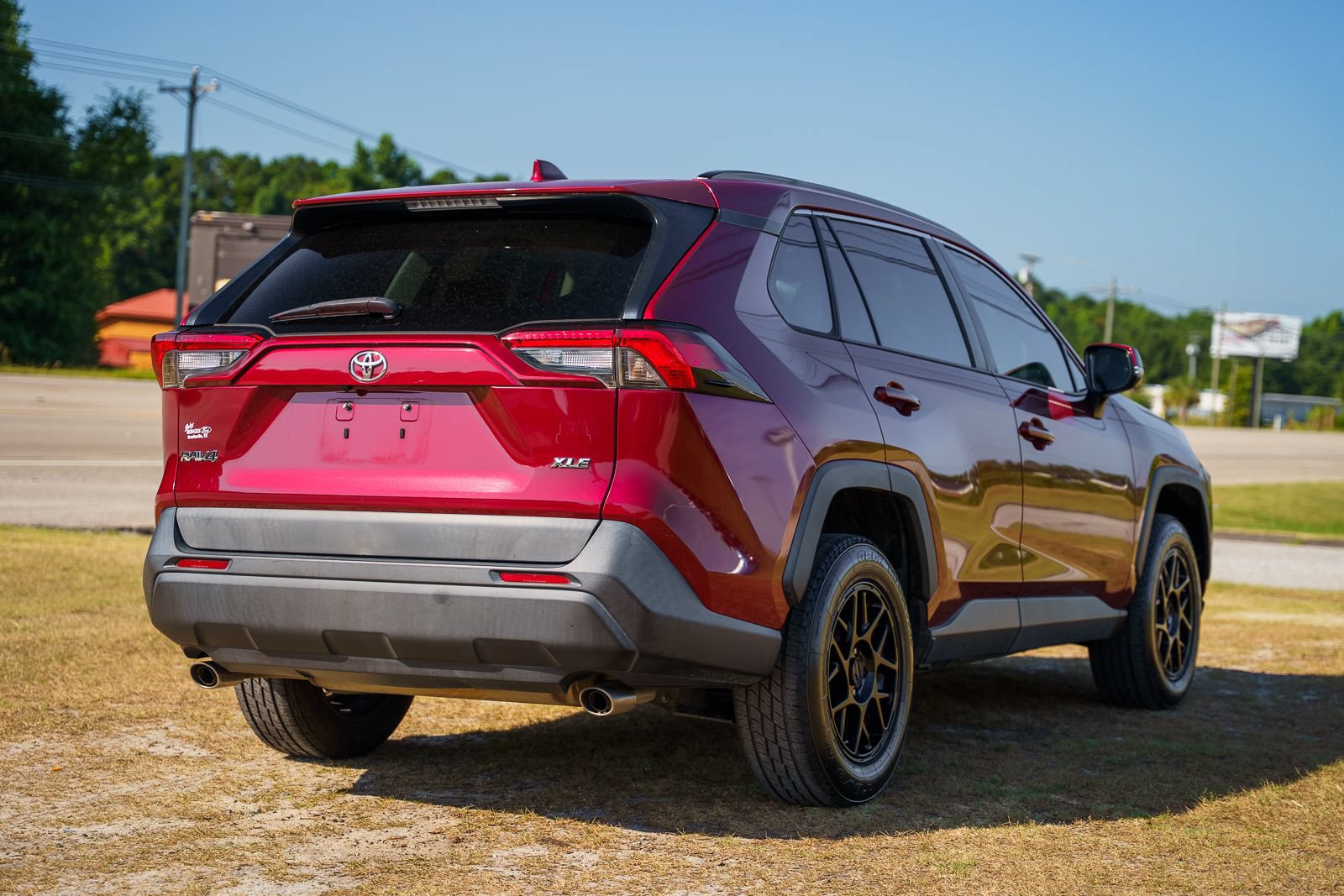 Used 2019 Toyota RAV4 XLE w/ Convenience Package FWD image 7