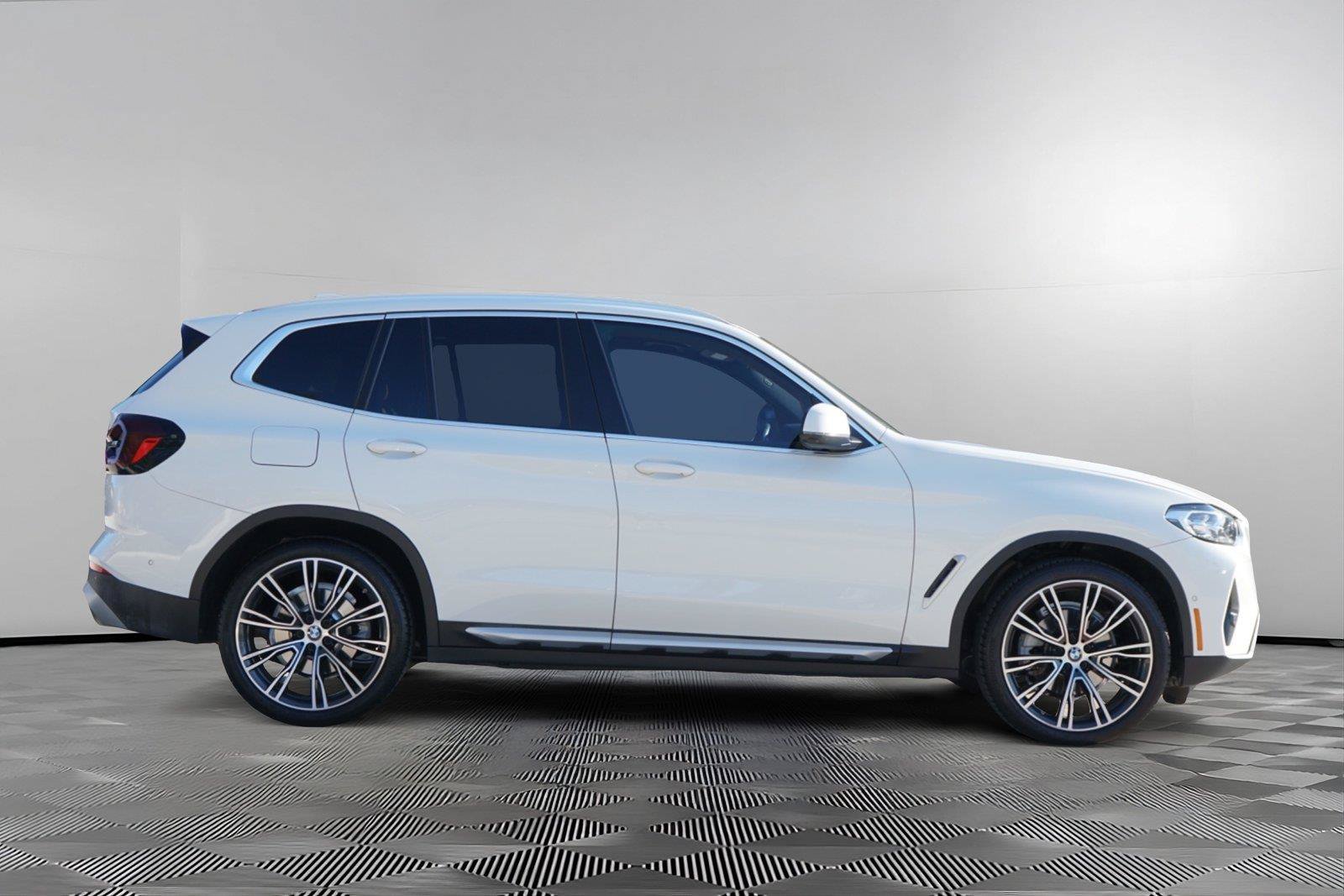 Used 2023 BMW X3 sDrive30i w/ Premium Package RWD image 3