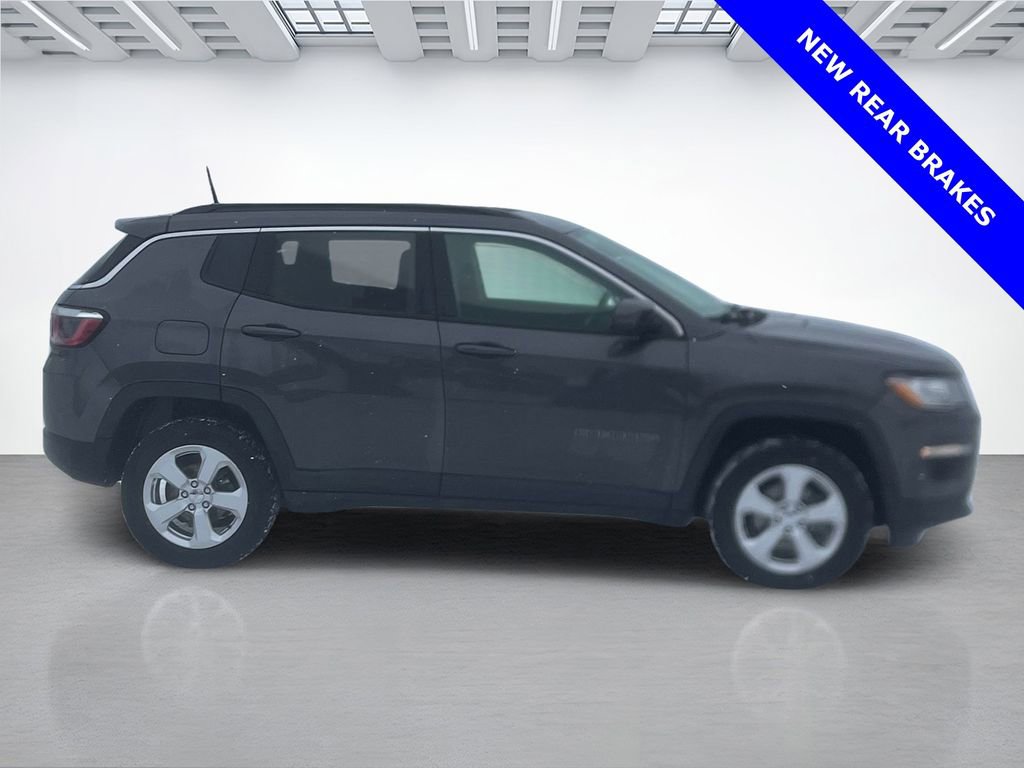 Used 2018 Jeep Compass Latitude image 2