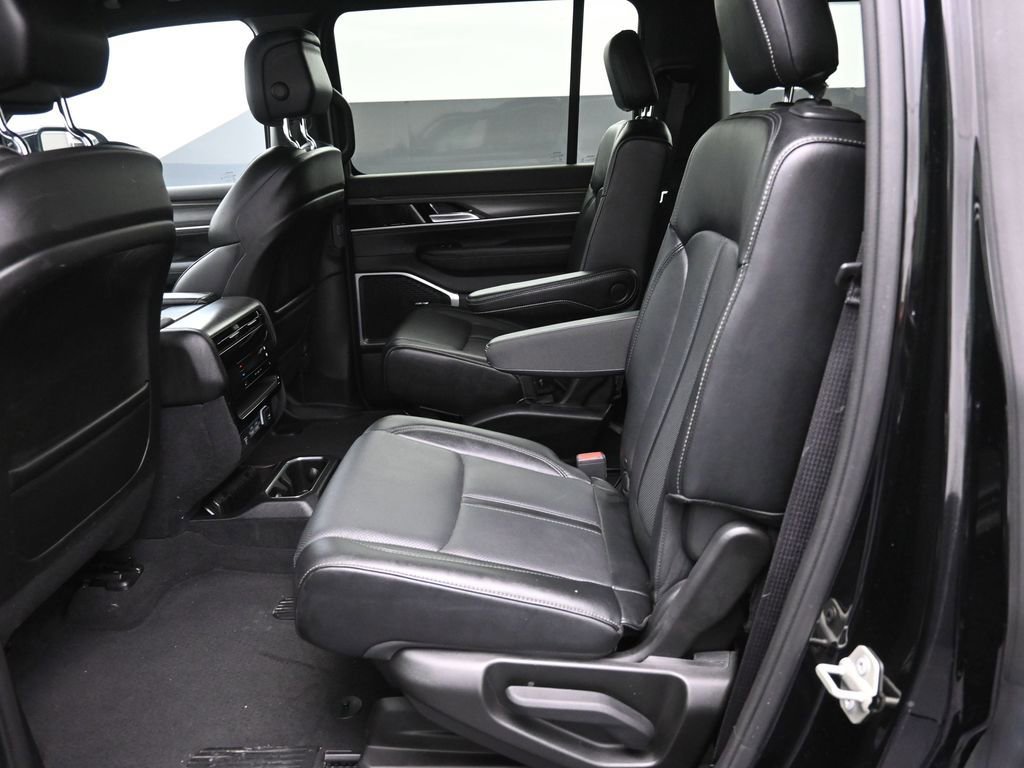 Used 2024 Jeep Wagoneer Series II image 7