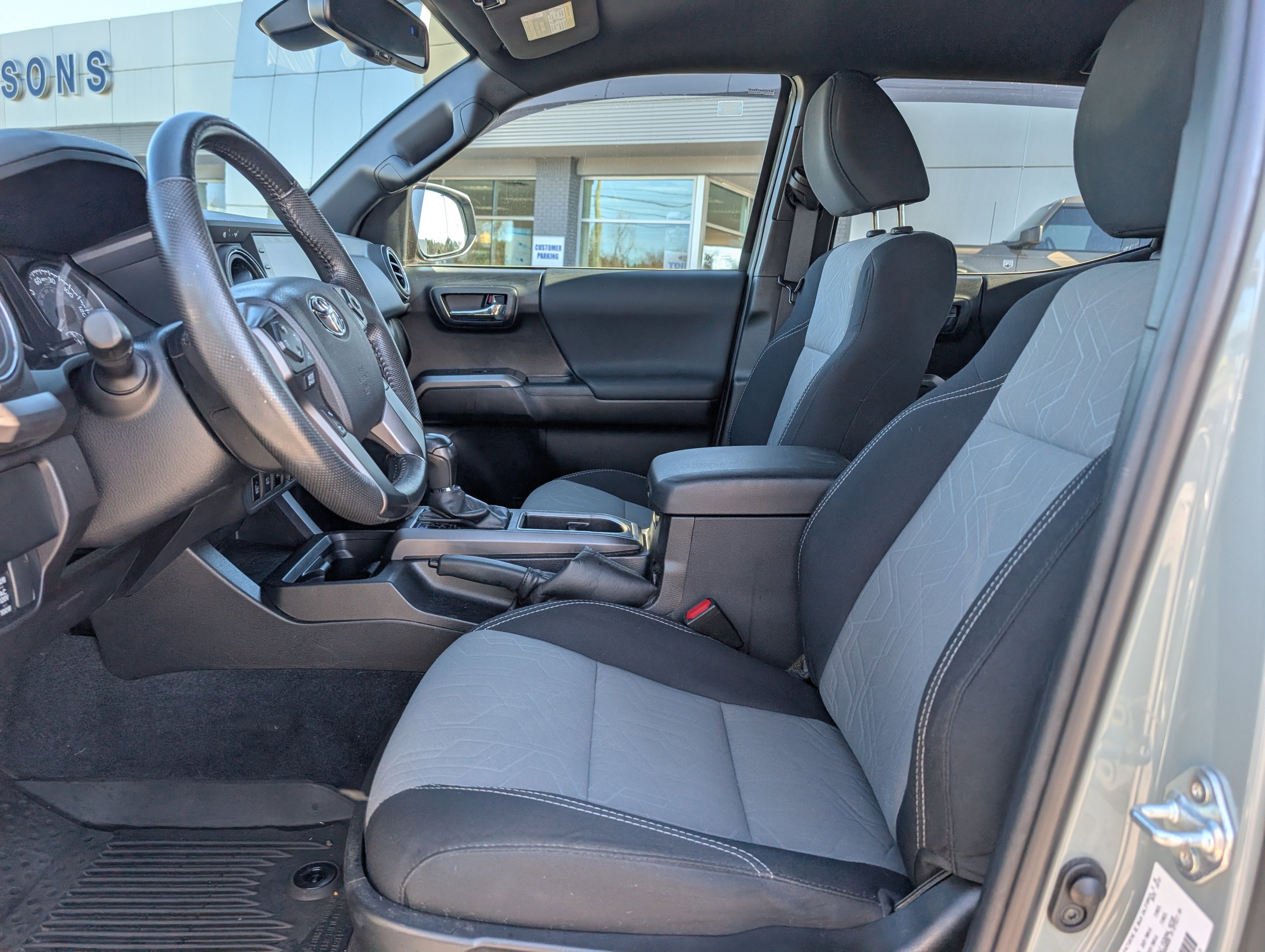 Used 2022 Toyota Tacoma TRD Off-Road w/ Technology Package image 18