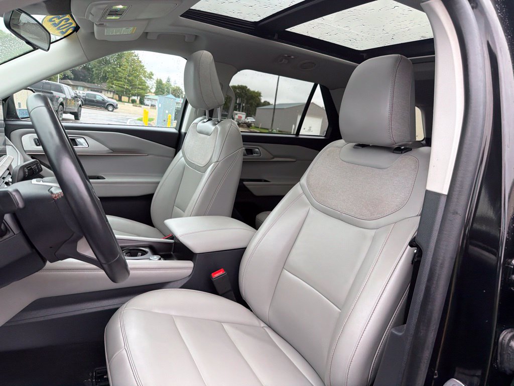 Certified 2025 Ford Explorer Active w/ Active Comfort Package AWD/4WD image 13