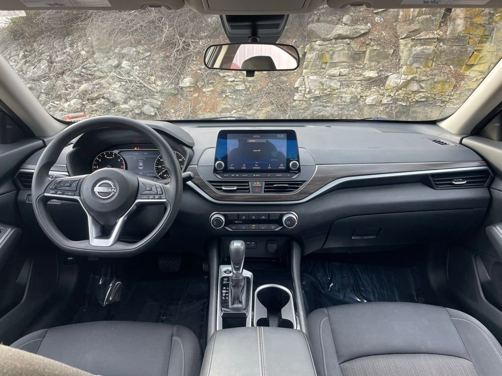 Used 2024 Nissan Altima 2.5 SV image 12