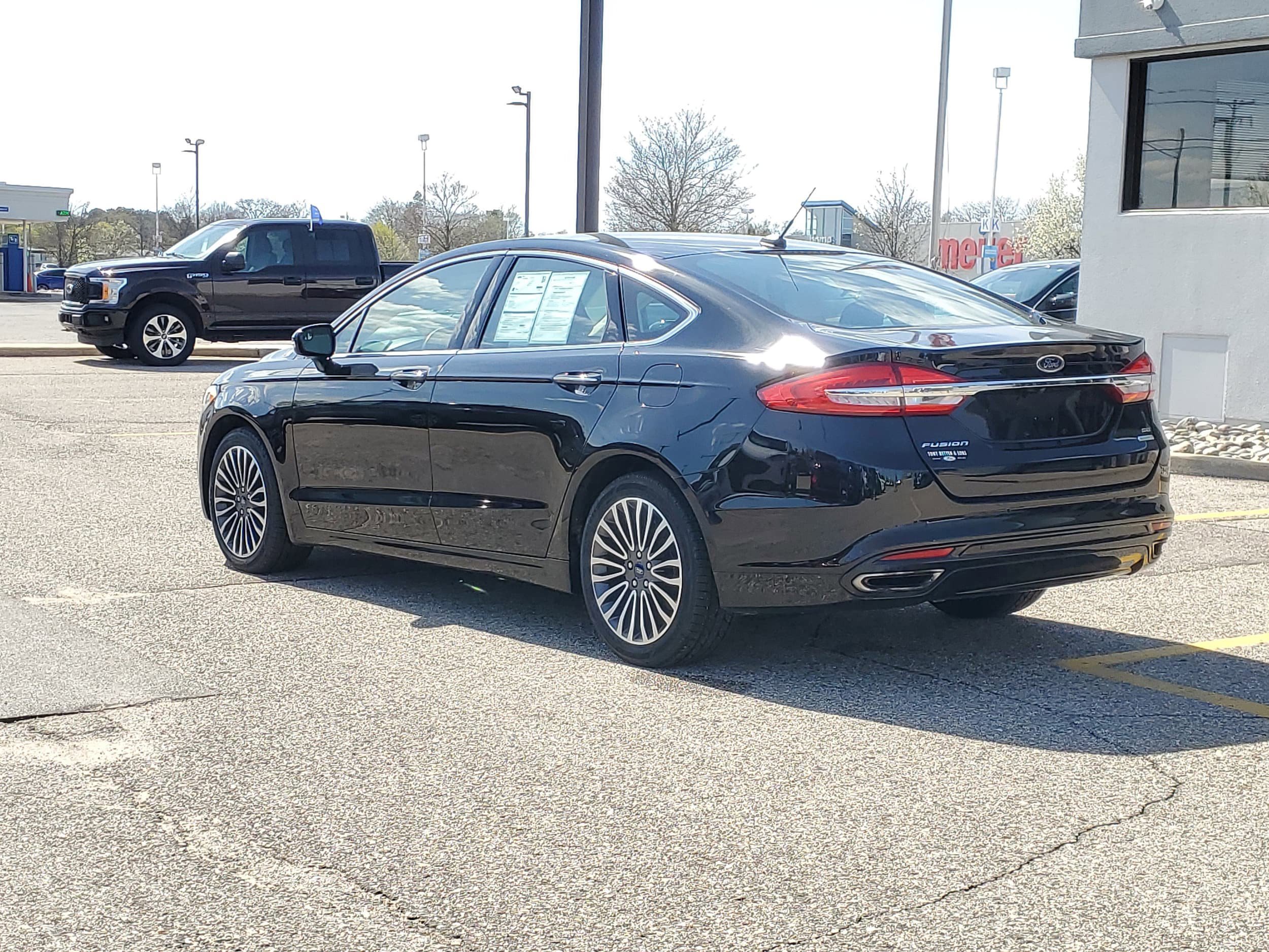 Certified 2017 Ford Fusion SE w/ Fusion SE Technology Package FWD image 2