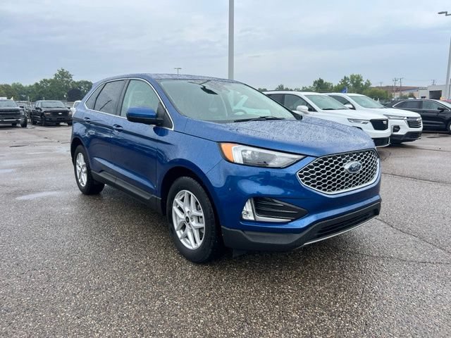 Certified 2024 Ford Edge SEL w/ Convenience Package AWD/4WD image 3