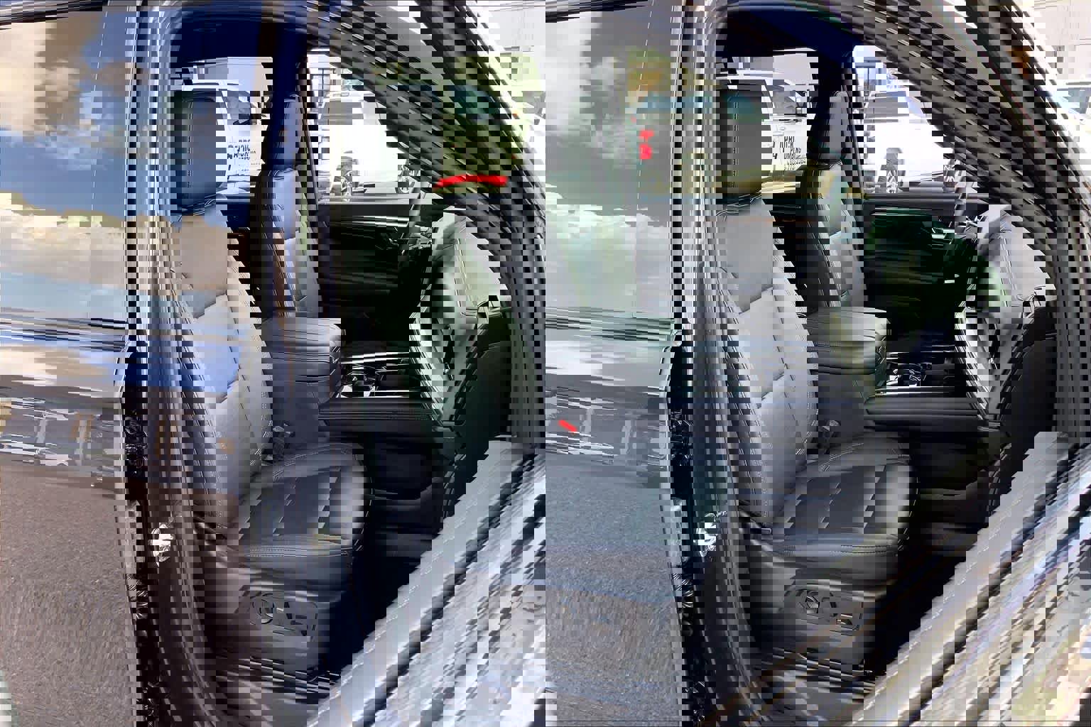 Used 2025 Chevrolet Tahoe Z71 image 11