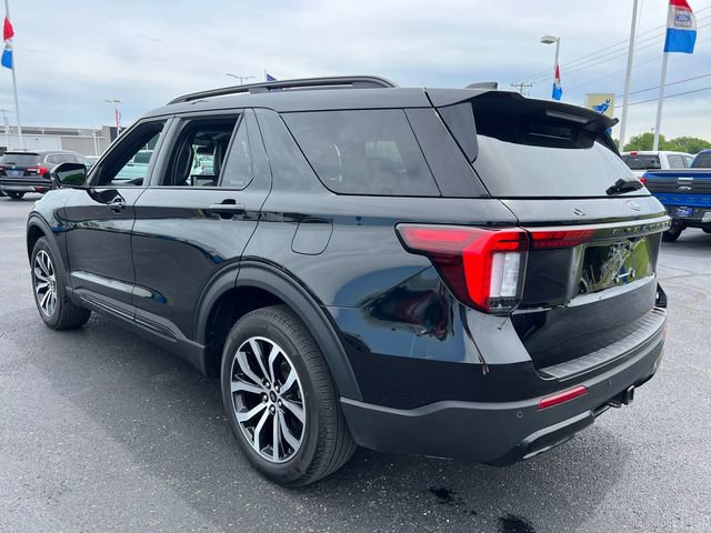 Certified 2025 Ford Explorer ST-Line AWD/4WD image 5