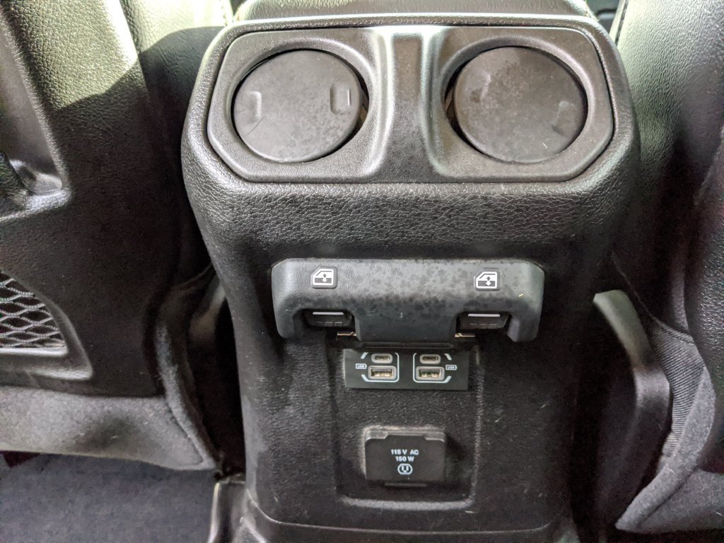 Used 2024 Jeep Wrangler Unlimited Sahara w/ Technology Group AWD/4WD image 17