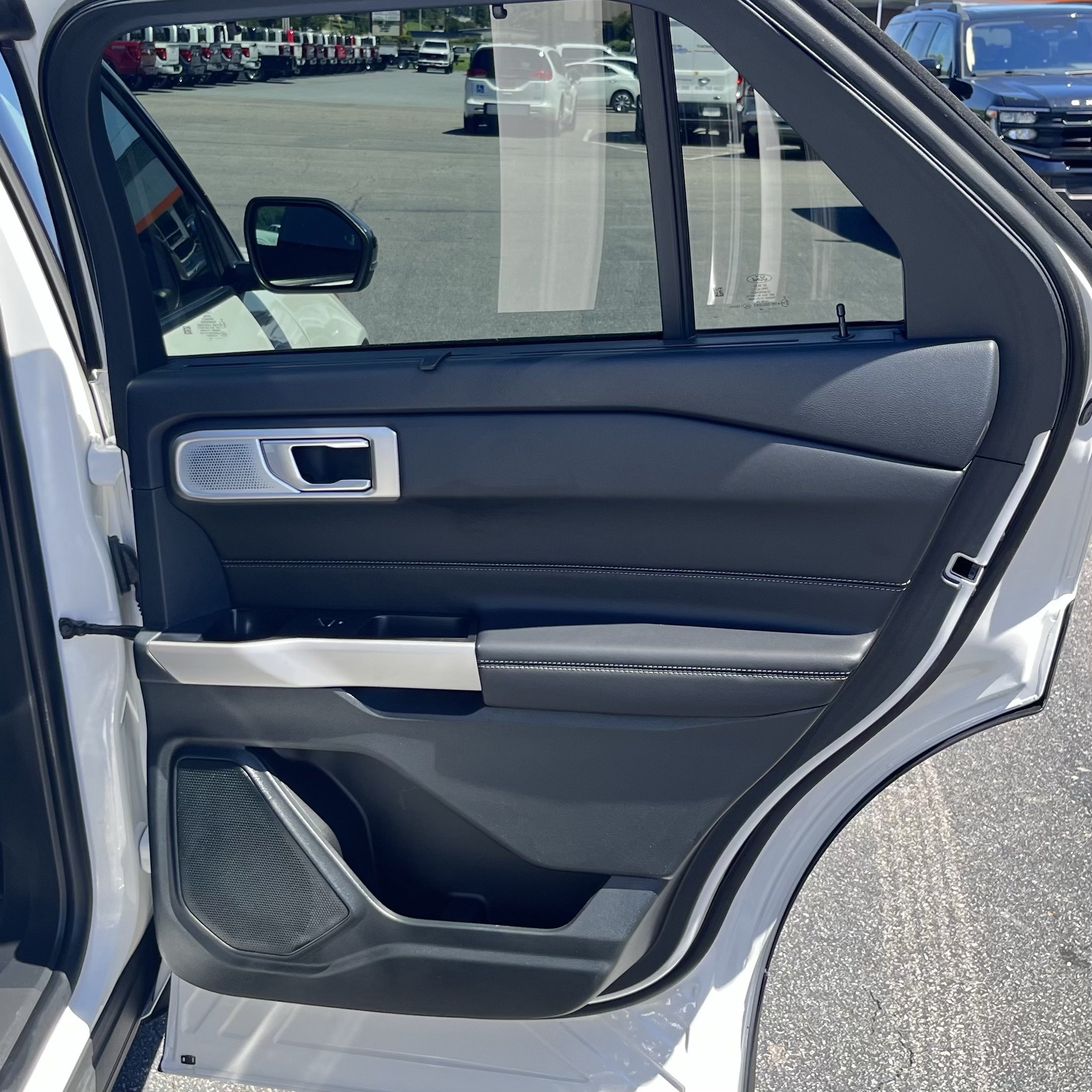 Certified 2024 Ford Explorer Limited w/ Limited Technology Package AWD/4WD image 16