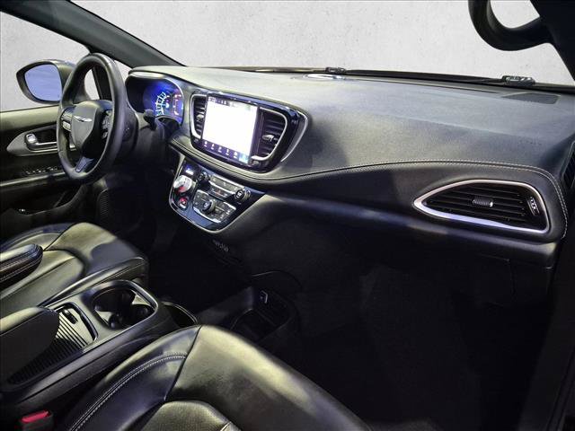 Used 2023 Chrysler Pacifica Touring-L w/ S Appearance Package FWD image 22