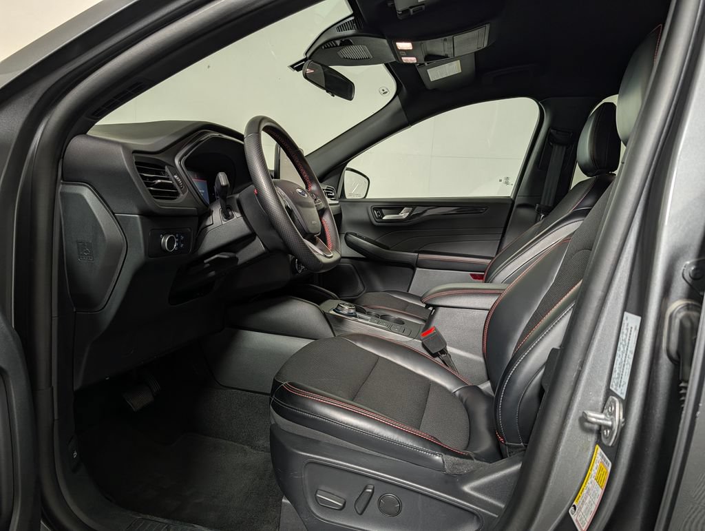 Certified 2025 Ford Escape ST-Line FWD image 10