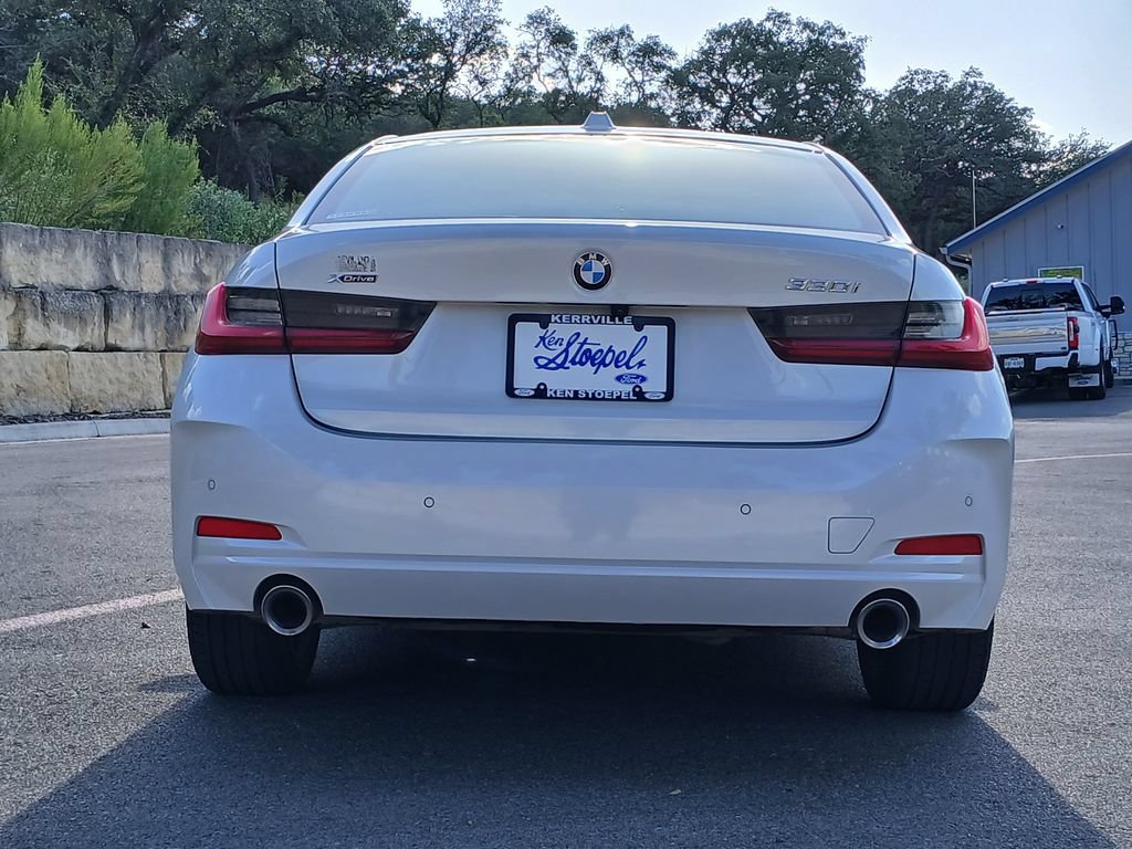 Used 2025 BMW 330i xDrive Sedan w/ M Sport Package AWD/4WD image 4